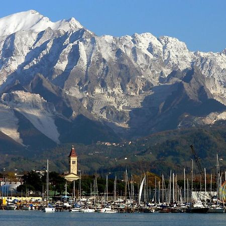 Between Pisa And 5 Terre マリーナ・ディ・カッラーラ エクステリア 写真