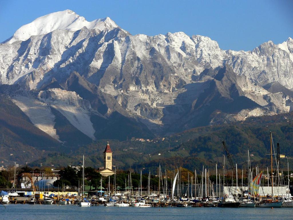 Between Pisa And 5 Terre マリーナ・ディ・カッラーラ エクステリア 写真